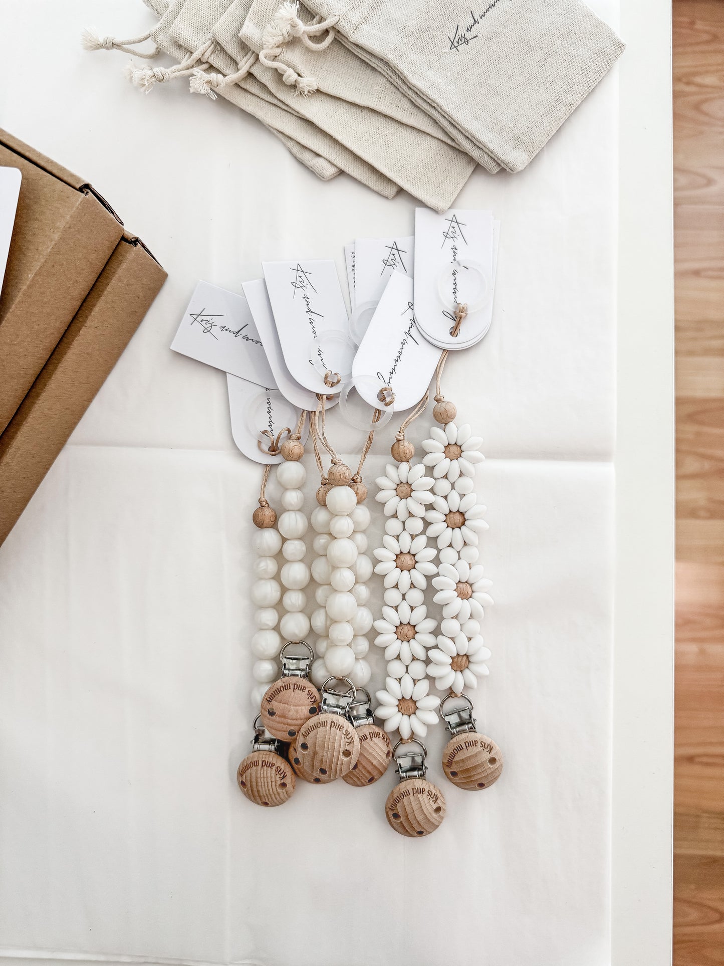 Pacifier clip - Pearl