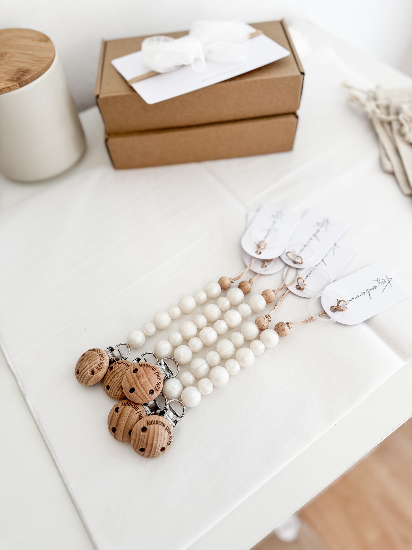 Pacifier clip - Pearl