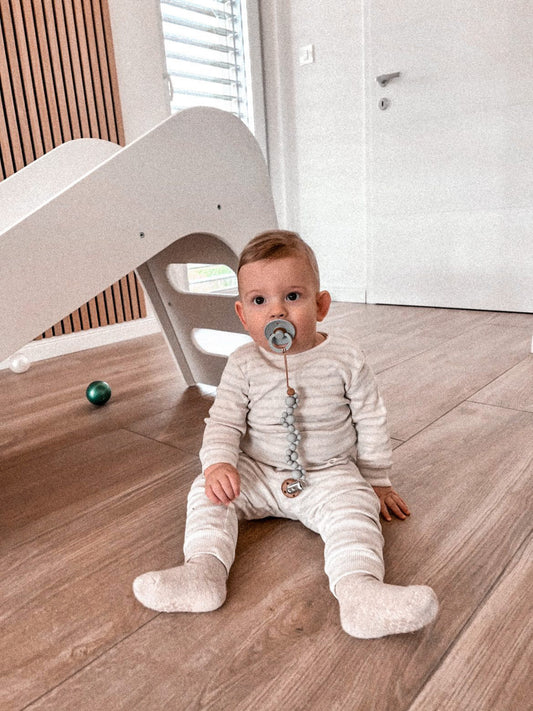 Priponka za dudo za fantke iz silikonslih perlic.