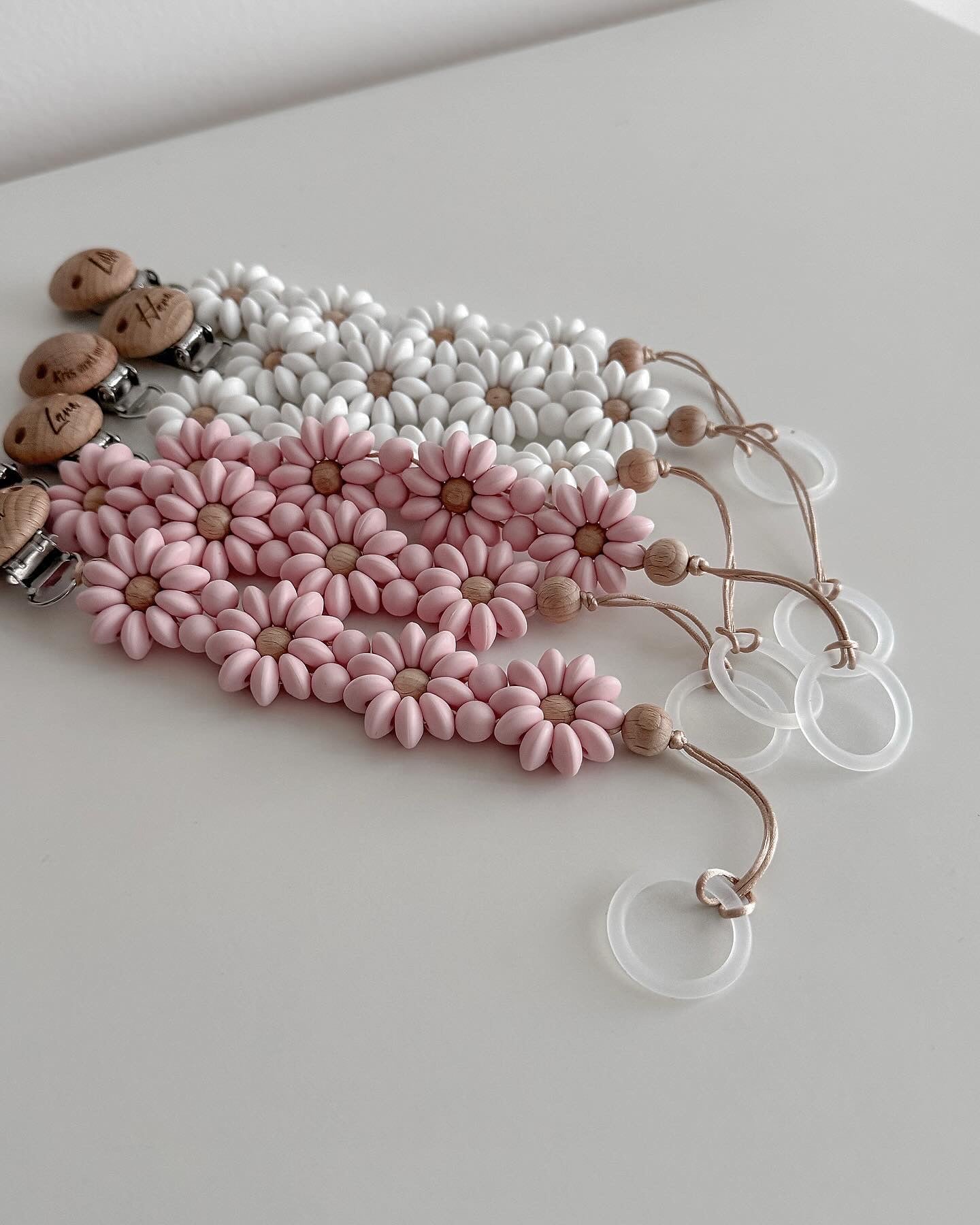 Pacifier clip - Daisy/Kris