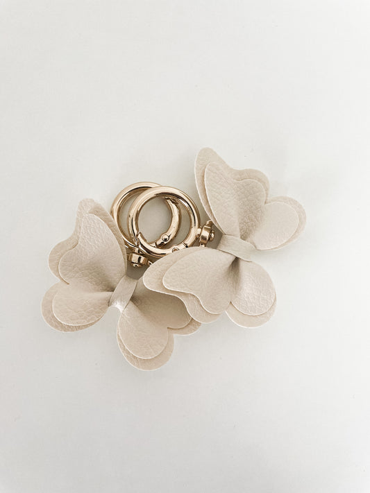 Obesek za ključe Metuljček primeren za ključe, torbe in nahrbtnike. Butterfly keychain for keys, bags or backpacks.