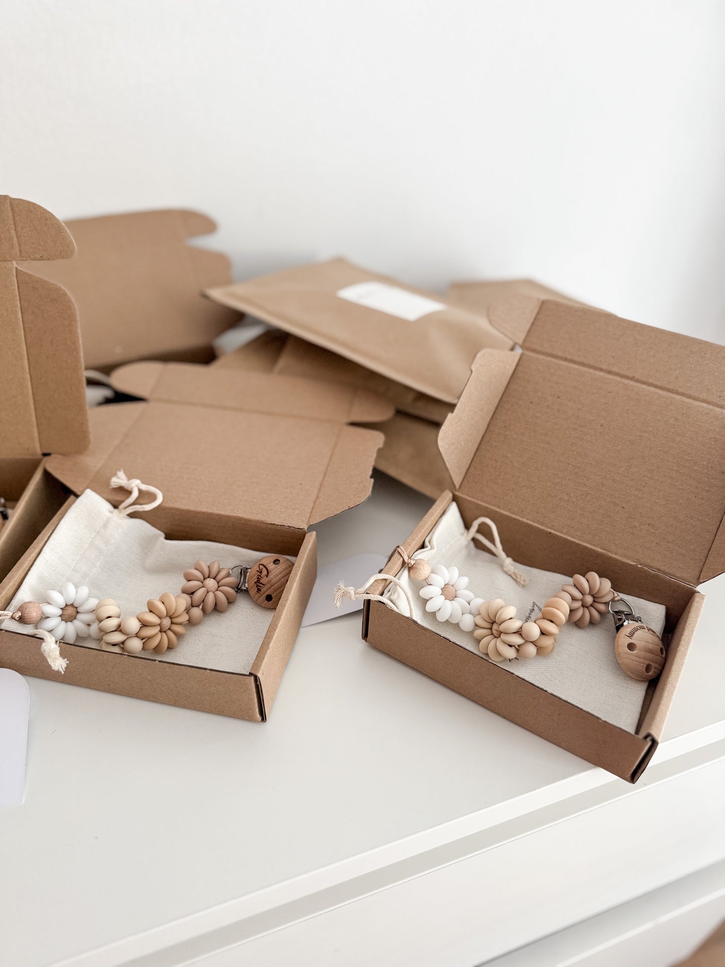 Pacifier clip - Daisy/Caramel