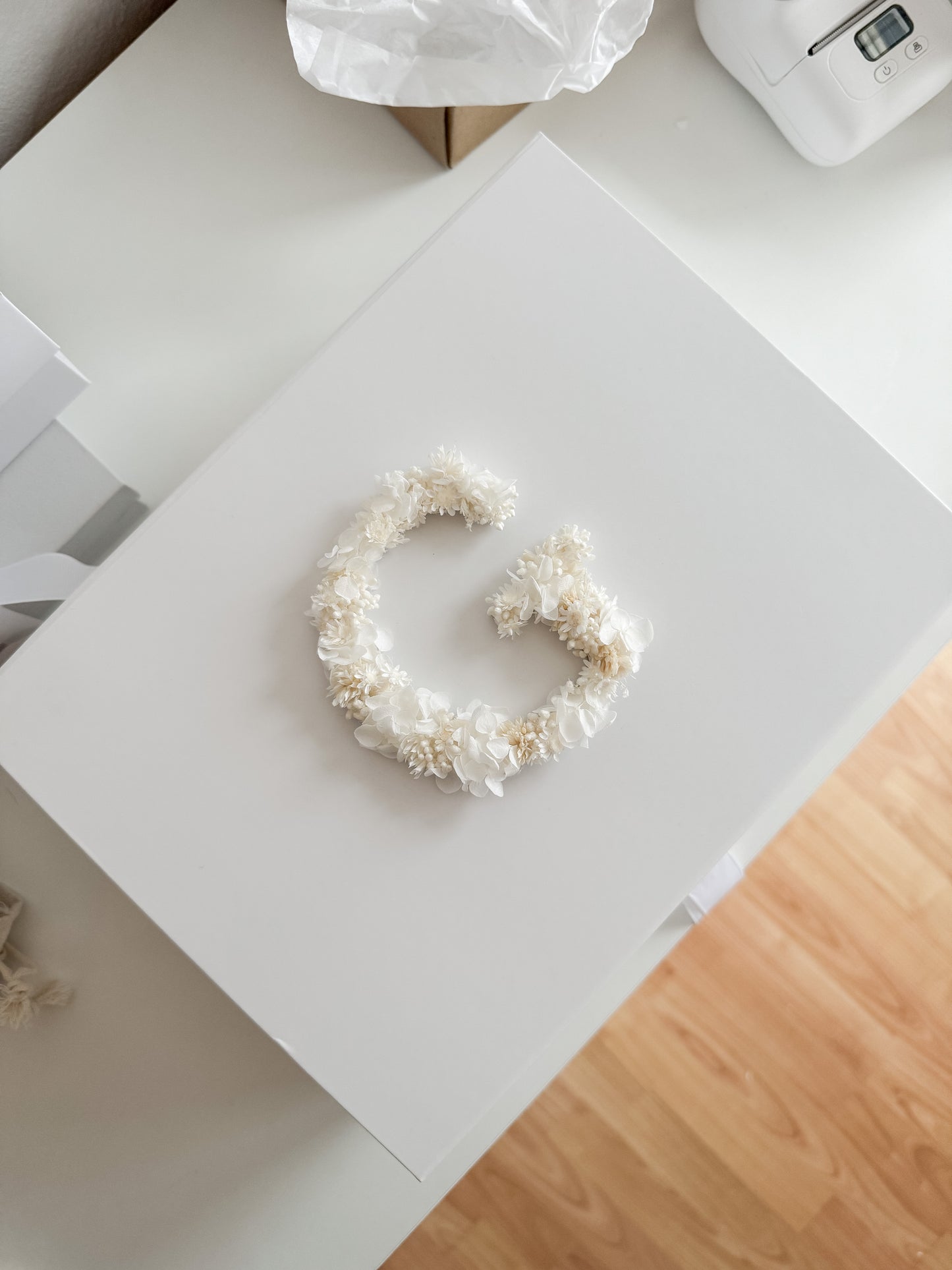 Personalized gift box with ribbon and dried flowers - initial
