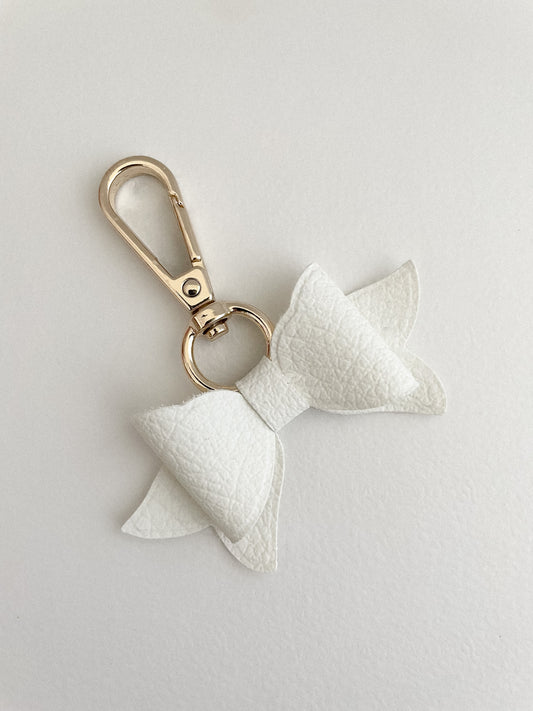 Ročno izdelan obesek za ključe v obliki mašnjice, idealen za dodajanje stila vašim ključem, nahrbtnikom, torbici.