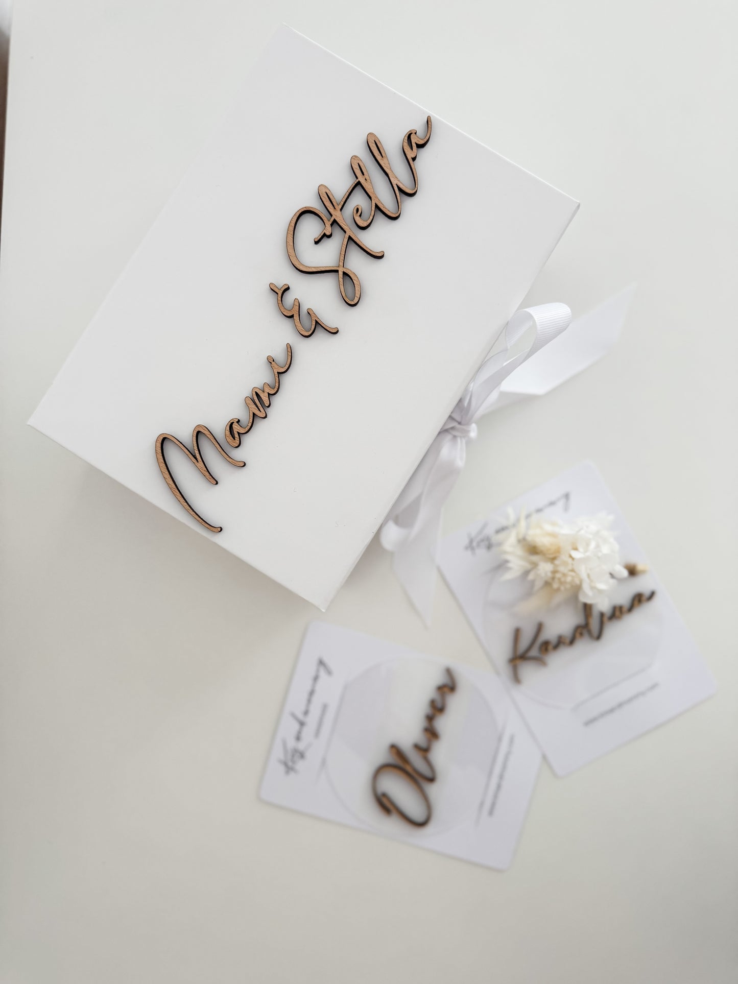 Oznanitvena kartica z imenom in suhim šopkom