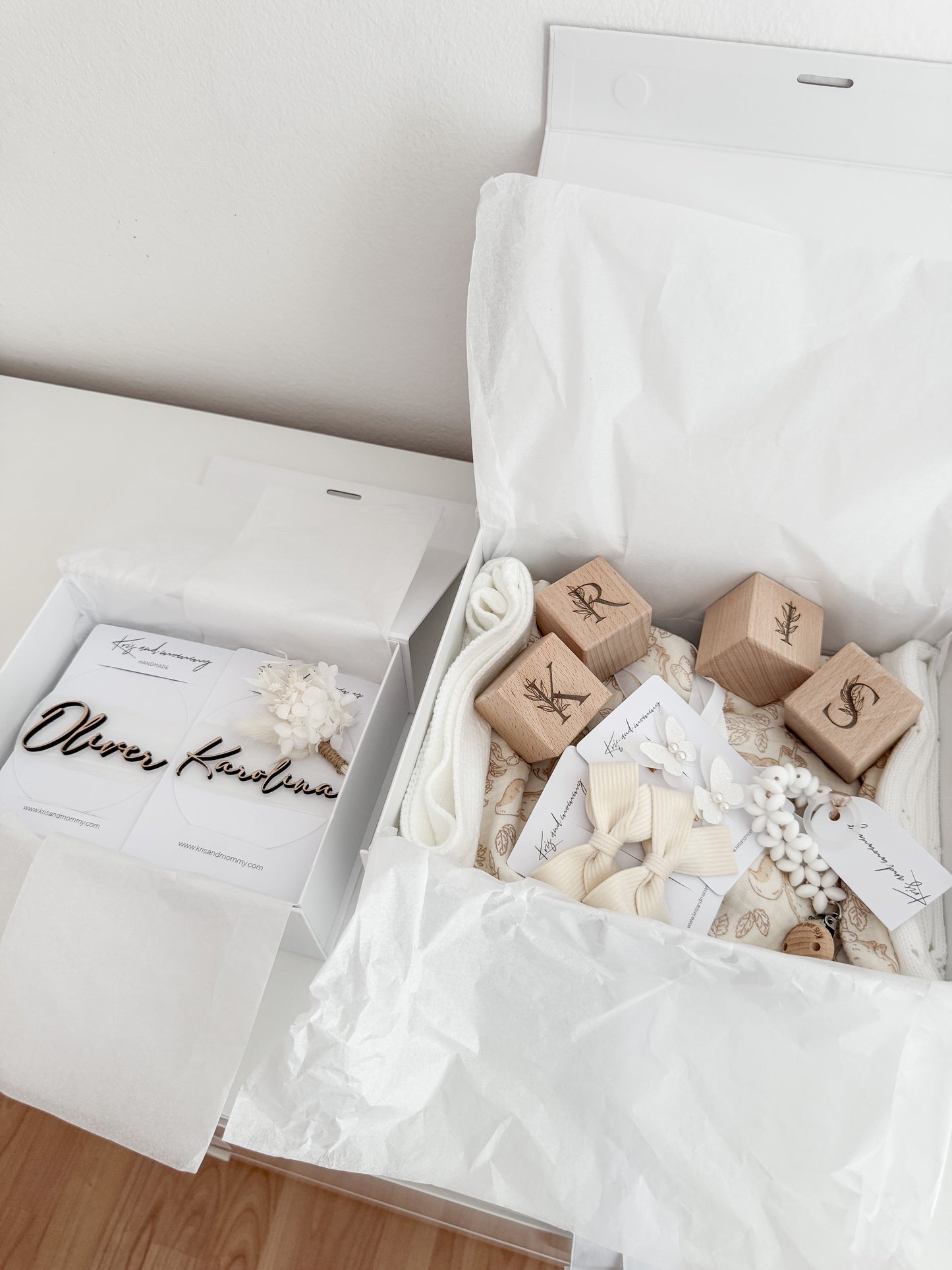 Oznanitvena kartica z imenom in suhim šopkom