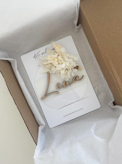 Oznanitvena kartica z imenom in suhim šopkom