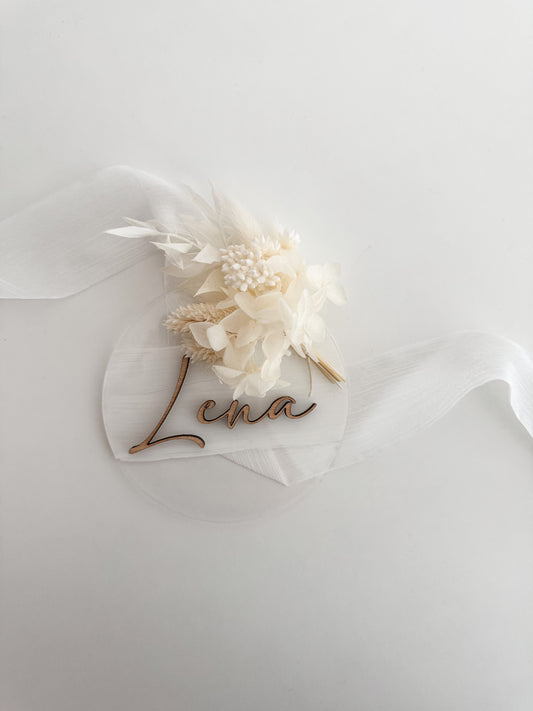 Oznanitvena kartiza iz akrilnega stekla, z imenom in suhim šopkom