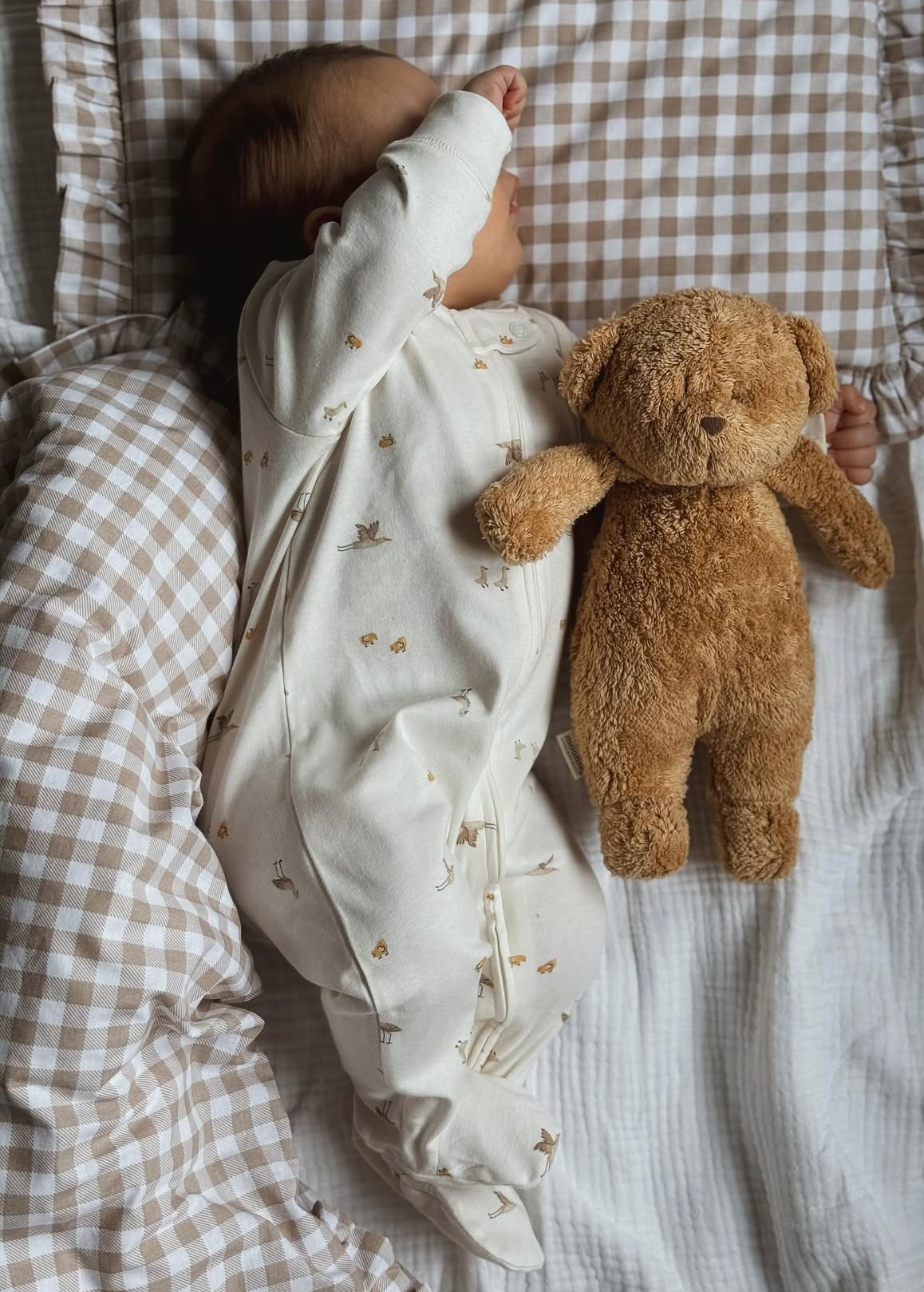 Moonie Medvedek 2.0 Organic Cappuccino - Plišasti medvedek z melodijo in nočno lučko